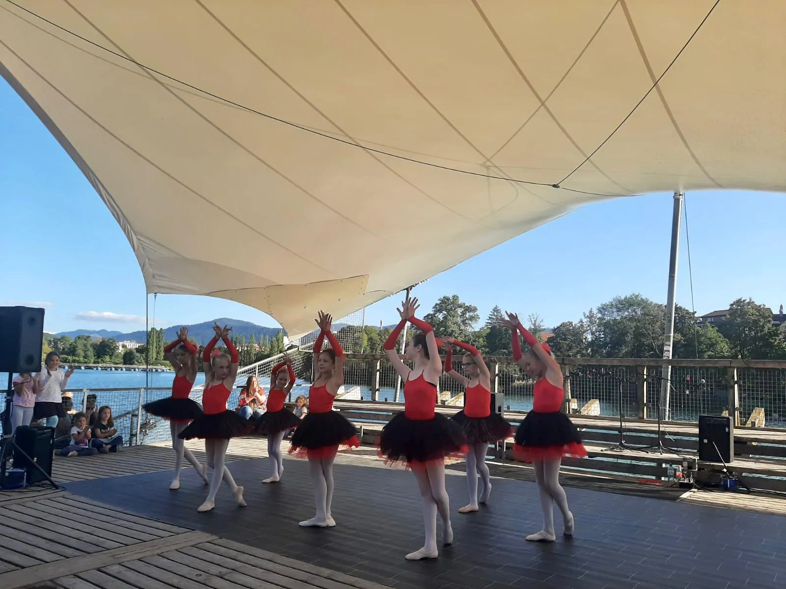 Auftritt der Jazzgruppe am Weltkindertag im Seepark Freiburg